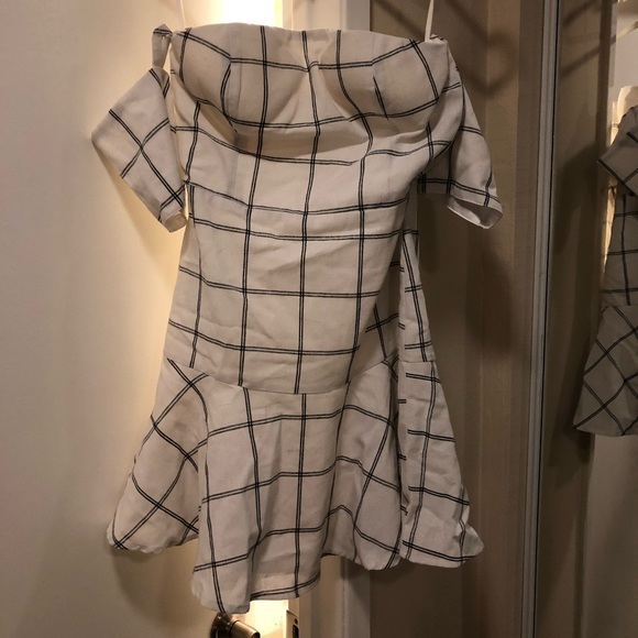 Line & Dot Bisous Off The Shoulder Dress - Picture 2 of 5